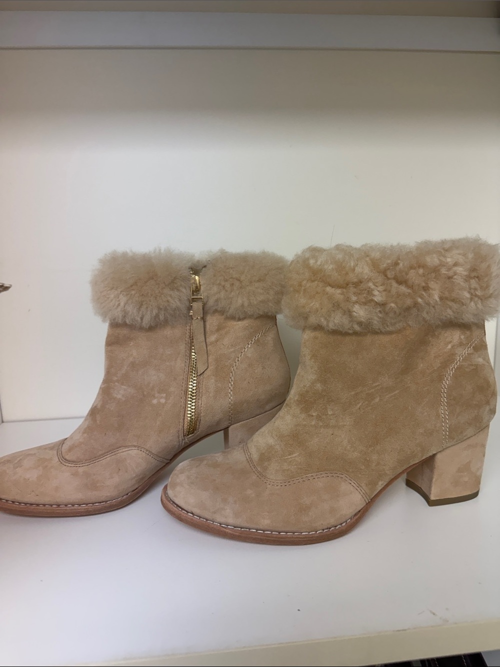 NWT bill blass Beige Suede Shearling Cuff Ankle Boots